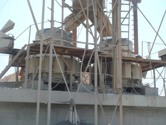 Triturador hidráulico 50000kgs Maintaince fácil do cone da pedra da pedreira 250Tph
